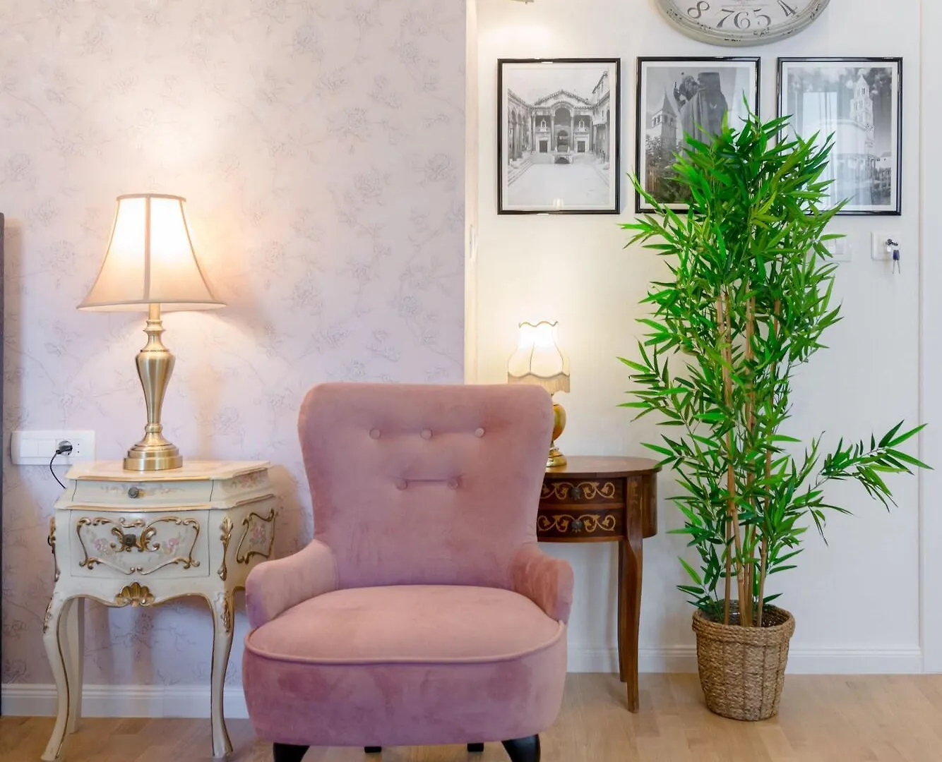 Le Monde Luxury Accommodation Split Bed & Breakfast
